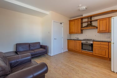 2 bed house, Newport Road, Roath, Cardiff, CF241AH - Image 1